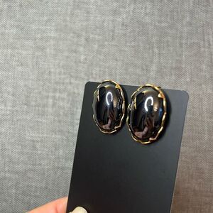 Beautiful Glossy Stone Vintage Clip-On Earrings